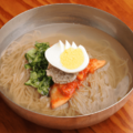 韓国の冷麺屋で…食事を注文すると「えっ！」→困惑した”お箸の収納場所”とは！？ 画像