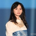 齋藤飛鳥「TGC」初トップバッター「TGC北九州」約9年ぶりの出演で個性派ドレス着こなし【TGC北九州2025】 画像