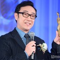 「東京ドラマアウォード2025」授賞式に出席した角田晃広（C）モデルプレス