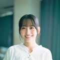 乃木坂46一ノ瀬美空、キュートなにっこりスマイル！柔らかな陽の光の中で等身大の魅力が光る 画像