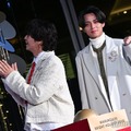 自ら点灯させたツリーに見惚れる高橋海人、ドヤ顔の永瀬廉／King ＆ Prince（C）モデルプレス