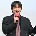 綾野剛、監督を即フォロー 映画撮影中も自らサポート「コーチをしてくれた」【星と月は天の穴】 画像