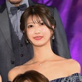 ABEMA瀧山あかねアナ、ノースリワンピで肌見せ「美肌」「透明感際立つ」と反響 画像