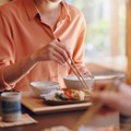 お育ちがバレます。「割り箸のお作法は？」年末年始の食事会で、覚えておきたいテーブルマナー