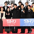 （前列左から）吉田羊、今田美桜、福山雅治、大泉洋、永瀬廉、木村多江（後列左から）平野俊一監督、寛一郎、松本若菜、向井康二、吉田鋼太郎、月島琉衣（C）モデルプレス