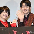 九条ジョーから「金髪が良かったぁ」と言われ「なんでやねん！」と最速で返した黒髪の西畑大吾（C）モデルプレス