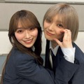 守屋麗奈、藤吉夏鈴（撮影／守屋麗奈）「櫻坂46写真集 櫻撮（さくさつ）VOL.01」（提供写真）