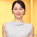 長澤まさみ、美脚ショットに視線集中「色っぽい」「存在感がすごい」 画像