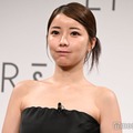 美人クリエイター、ミニ丈ニットワンピから美脚際立つ「小顔でスタイル抜群」「透明感すごい」 画像