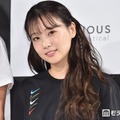 重盛さと美、美脚輝くミニ丈ジャンスカコーデ公開「彼女感満載」「何着ても似合う」と反響 画像