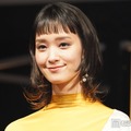 剛力彩芽、美背中輝くシースルードレス姿を披露「女神のような美しさ」「綺麗すぎる」と絶賛の声 画像