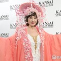 “ラスボス”小林幸子「関コレ」初降臨で「千本桜」熱唱 豪華衣装纏いフィナーレ盛り上げる 画像