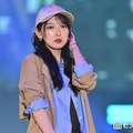 日向坂46金村美玖、キャップ×ブルーシャツで新境地「カジュアルでも上品」「自然だけどオーラすごい」と反響【ガルアワ2026SS】 画像