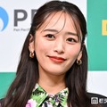 3児の母・近藤千尋、娘2人をハグ 朝の散歩姿公開「寝起きと思えない美しさ」「美人親子」の声 画像