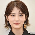 元乃木坂46若月佑美、網タイツ×しっぽチャーム際立つ美脚ショットに反響相次ぐ「スタイル良すぎ」「釘付け」 画像