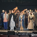 （前列左から）加藤シゲアキ、河原雅彦、寺西拓人、大橋和也、市川右團次、真風涼帆（後列左から）山崎玲奈、松尾龍、嶋崎斗亜、猪狩蒼弥、川崎皇輝、渡部豪太（C）モデルプレス