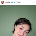 香坂みゆき「偶然」お揃いコーデの親子ショット公開「オシャレ家族」「背の順で並んでて可愛い」の声 画像