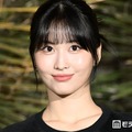 TWICEモモ、日本の人気歌手との密着プリクラ披露「2人とも目ぱっちりで可愛い」「貴重」と話題 画像