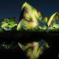 チームラボ「風の中の散逸する鳥の彫刻群」　(c) チームラボ