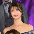 ABEMA瀧山あかねアナ「ほぼパジャマみたいで恥ずかしいけれど」ショーパン＆パーカーの街角コーデで美脚スラリ「視線奪う美しさ」「スタイルレベチ」の声 画像