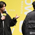 自身のブランドアイテムを説明する増田貴久（C）モデルプレス