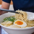 ラーメンに卵をプラス！宅配ピザに好きなトッピング…だけで、疲れた心が回復するって本当？みんながやってる、いつものご飯を「特別版」にする“プチ工夫” 画像