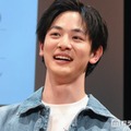 小林虎之介「風、薫る」雰囲気ガラリ新ビジュアルが話題「垢抜けすぎ」「かっこよすぎて惚れる」 画像