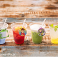＜リリーパッド＞バタフライピーティー、＜ウッディ＞アップル＆ザクロ、＜バズ＞抹茶ラテ、＜テック・トリオ＞レモンスカッシュ 各990円