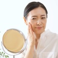 「炎天下で見苦しい！」アラフォーの「夏のオバ見え」を加速する危険コスメとは【猛暑日編】