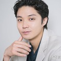 モデルプレスのインタビューに応じた磯村勇斗（C）モデルプレス