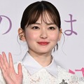 山田杏奈、膝上ワンピで美脚スラリ ドイツ街中ショットに「美しすぎて見惚れる」「まるで映画のワンシーン」と反響 画像