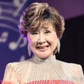 小林幸子、母の命日に幼少期の家族写真公開「親子揃って美人」「素敵な3姉妹」の声 画像