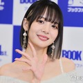 岡田紗佳、ノースリーブチャイナ風ドレス姿公開「透明感すごい」「スタイル良いから何着ても似合う」 画像