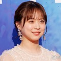 AKB48グループ4代目総監督、美ウエスト際立つ衣装ショット公開「まるでお人形さん」「引き締まっててすごい」と反響 画像