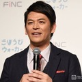 ますだおかだ岡田圭右、息子との野球観戦を報告「楽しそう」「ユニフォーム姿が可愛い」と話題 画像