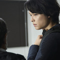 松村北斗＆今田美桜、岸善幸監督の演出について明かす『白鳥とコウモリ』メイキング写真＆コメント 画像