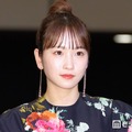 川栄李奈、元AKB48メンバーとのお揃いキャミソール姿に反響「鎖骨くっきりで綺麗」「揃ってスタイル抜群」 画像