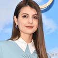 マギー、リゾートでの美脚際立つミニスカ姿公開「女神降臨」「何頭身？」の声 画像