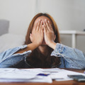 彼女は「お金を貸してくれる人がもういない」と言った。愉快すぎる「お金に苦労する人たち」列伝