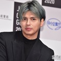 川崎希の夫・アレクサンダー、子どものピアノ発表会後の家族ショット公開「親子そっくり」「仲良しで微笑ましい」の声 画像