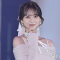 乃木坂46金川紗耶、オフショルダーで美デコルテ披露 “首かしげポーズ”に「お姫様みたい」「あざと可愛すぎる」の声【ガルアワ2026A/W】 画像