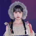 「GTO」カジサック長女・梶原叶渚、ネクタイパッチワークのミニドレス着こなす ボリューム感あるイヤーマフで小顔際立つ【ガルアワ2026A/W】 画像