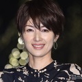 吉瀬美智子「役作りの為」暗めヘアにイメチェンショット披露「美しさが際立ってる」「肌の綺麗さに目が釘付け」 画像
