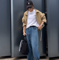 クールにきまる【ユニクロ】ユニセックス服。秋の白Ｔ×デニムも着るだけで洗練シルエットに【40代の毎日コーデ】 画像