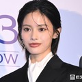 安斉星来、美デコルテ際立つオフショルドレス姿に絶賛の声「目がくらむほど綺麗」「まさに女神」 画像
