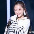 乃木坂46金川紗耶、モノトーンワンピ＆レースタイツ姿が話題「脚の長さが際立つ」「シックな衣装も着こなしててさすが」 画像
