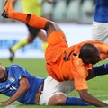W杯に出ないイタリアvsオランダが激突！「ゴールシーンと一発レッド」を見る