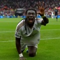 サッカー界で超有名な「獣パフォ」、怖すぎてボールボーイが逃げ出す！