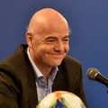 カタールW杯、「飛地共催」も？FIFA会長がクウェート首長と会談