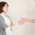 周囲に離婚が増えている。しかも安泰だと思われる結婚10年を過ぎてからの離婚で、ほとんど女性からの申し出だ。いったい、女性たちに何が起こっているのだろう。